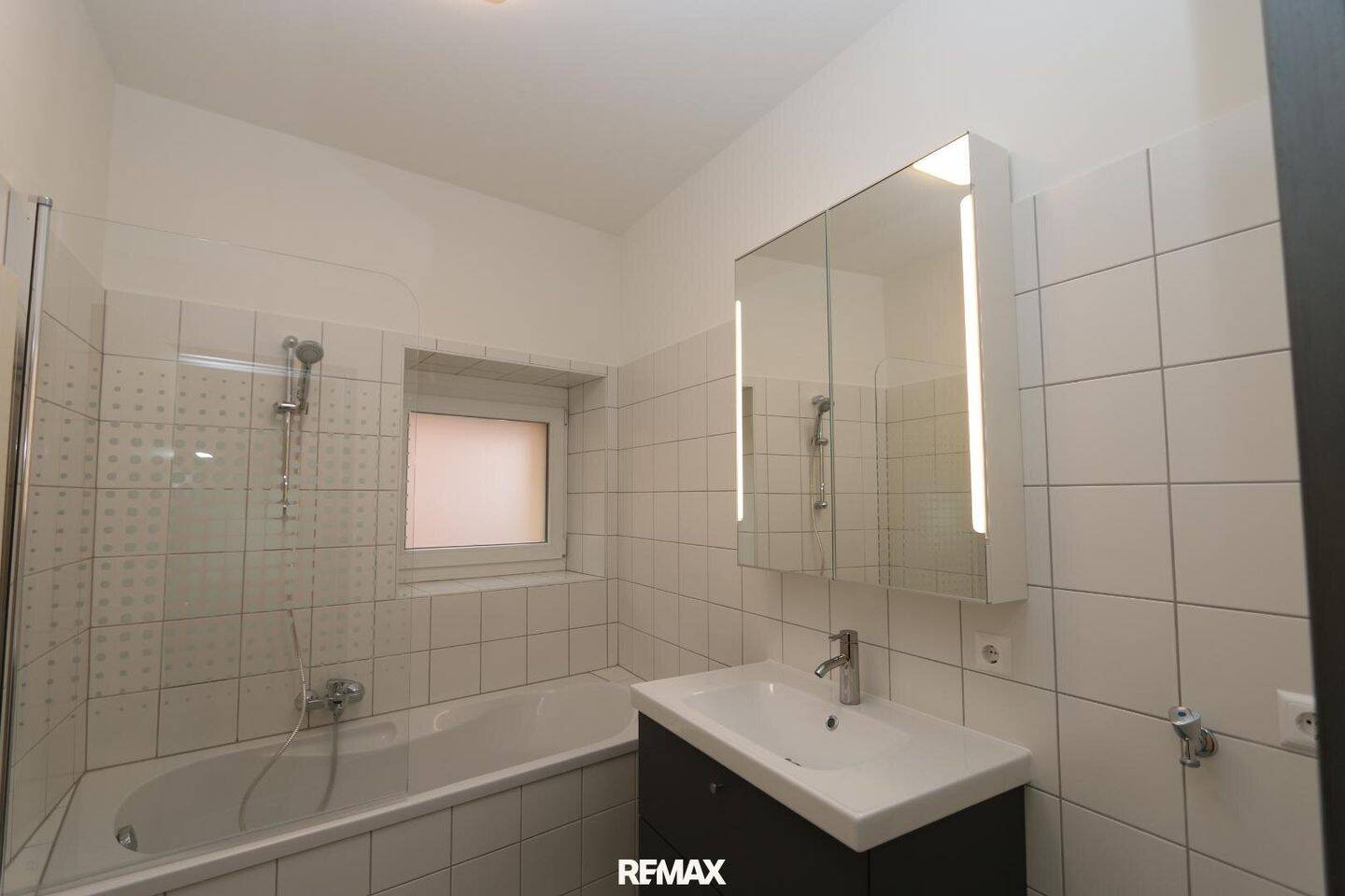 Wohnung zur Miete – další
