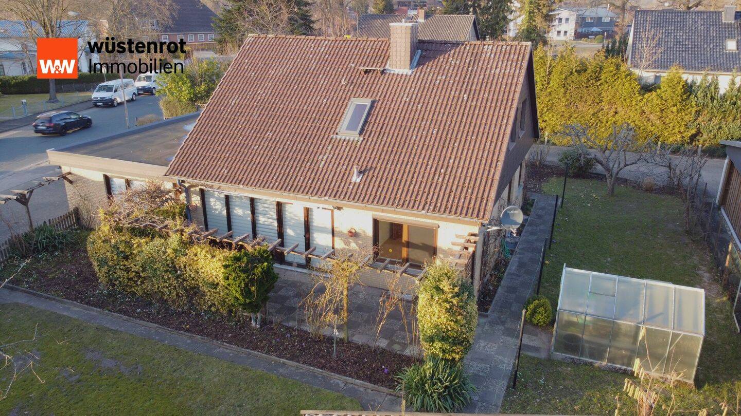 Immobilie in Wahlstedt - Sehr gepflegtes und großzügiges Ein- / Zweifamilienhaus (175 qm) auf toll angelegtem Grundstück in Wahlstedt - Bild 1