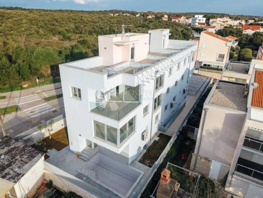 Haus zum Kauf 18 Zimmer 494 m² Petrcane, Zadar - Okolica Petrcane - Kozino