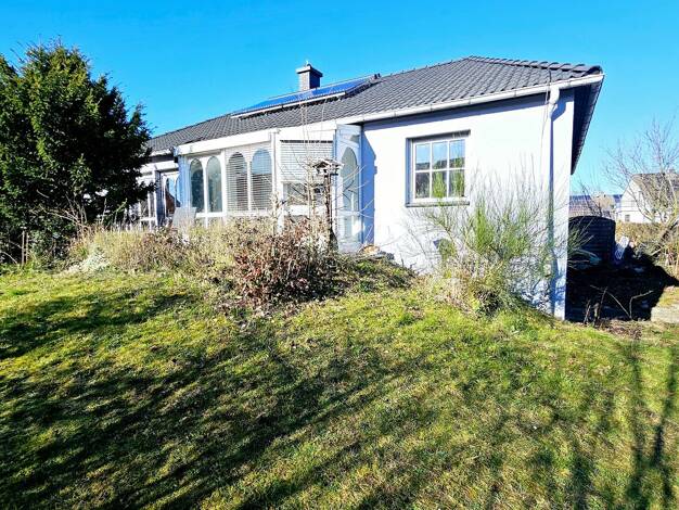 Bungalow zum Kauf 369.000 € 6 Zimmer 125 m² 704 m² Grundstück Kleinlangheim Kleinlangheim 97355