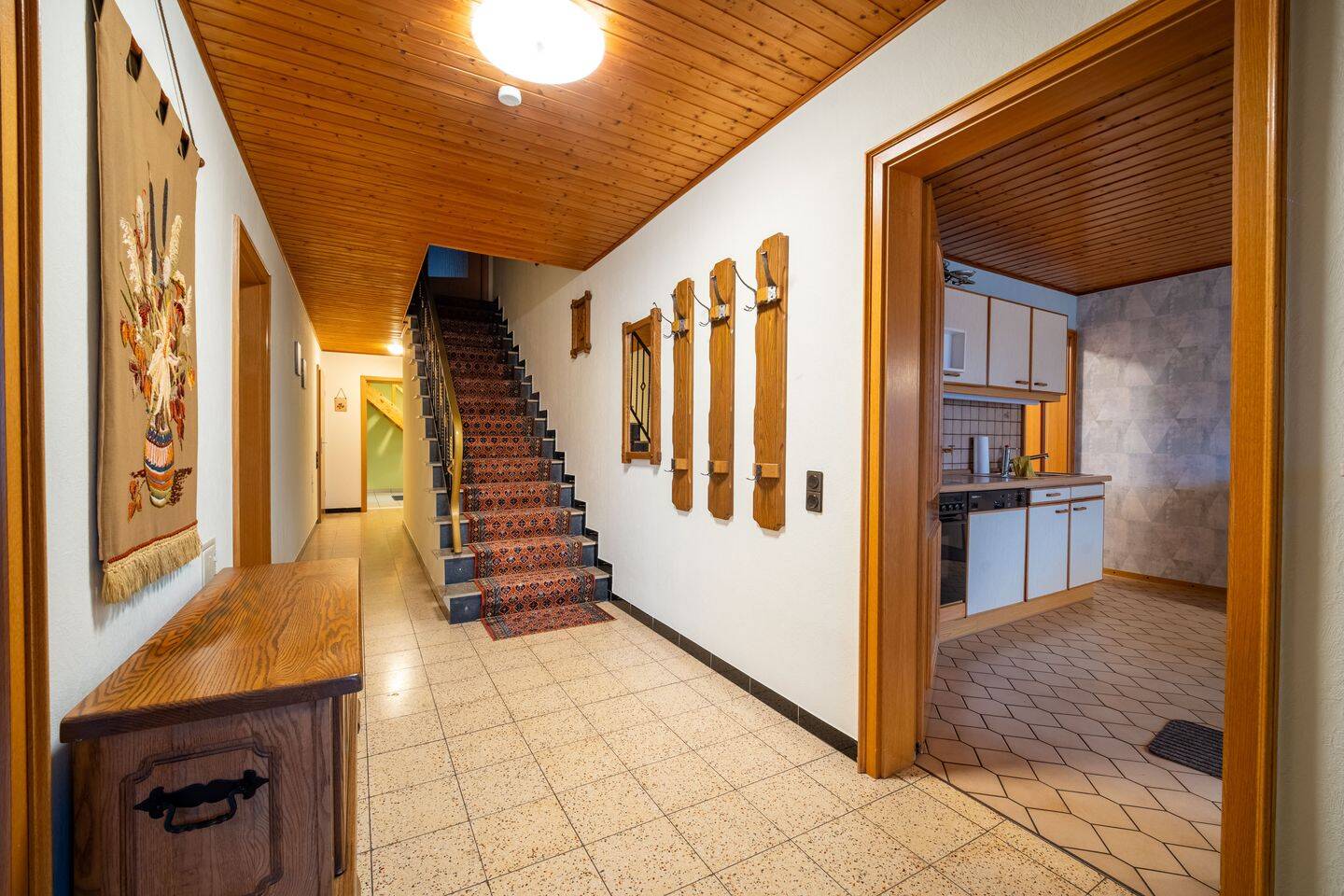 Immobilie in Nieheim - Wohnhaus mit viel Platz und zwei Wohnebenen in Nieheim - Bild 2