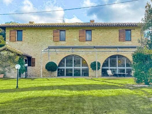 Haus zum Kauf 1.800.000 € 581 m² 3.000 m² Grundstück Montefalco 06036