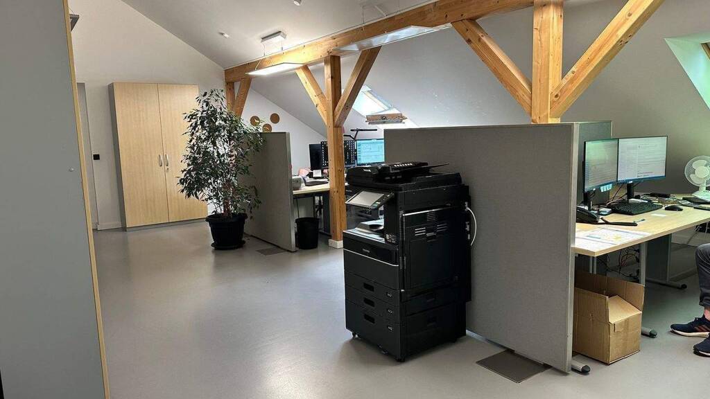 Büro zur Miete 1.836 € 270 m² Bürofläche Niederfrohna 09243