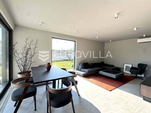 Haus zur Miete 2.700 € 3 Zimmer 200 m² Banjole Banjole