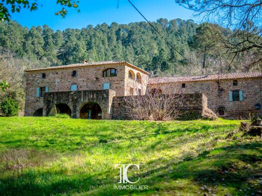 Haus zum Kauf 699.000 € 289 m² 106.029 m² Grundstück Les Vans 07140