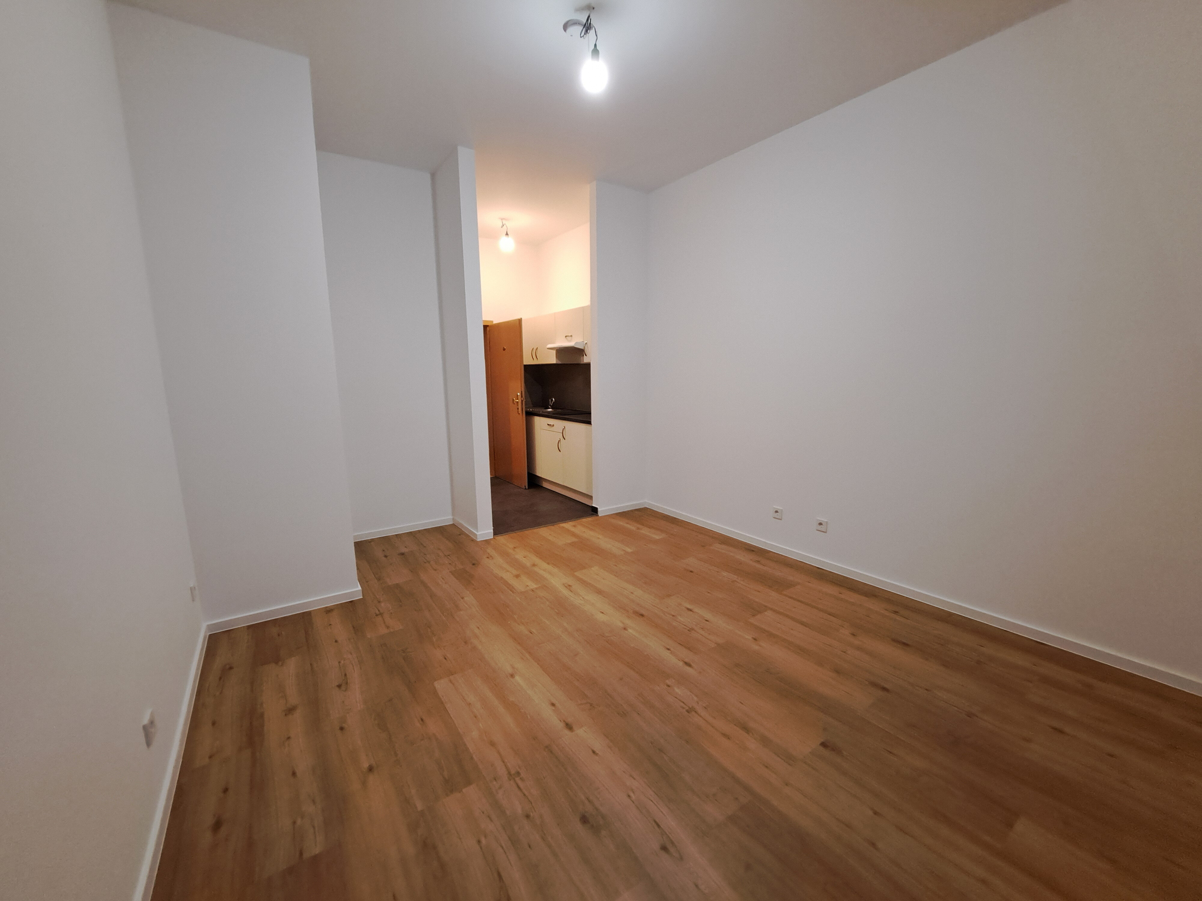 Wohnung zur Miete Wohnen auf Zeit 323 € 1 Zimmer 20,8 m²<br/>Wohnfläche 01.12.2024<br/>Verfügbarkeit Berliner Allee 37d Altlandsberg Altlandsberg 15345