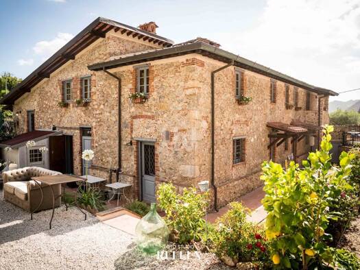 Haus zum Kauf 1.200.000 € 22 Zimmer 1.870 m² Grundstück Camaiore 55041