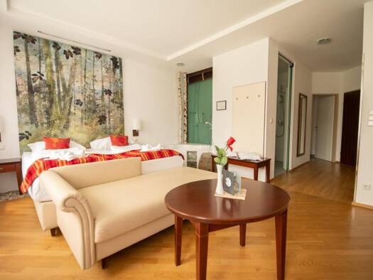 Hotel zum Kauf 1.950.000 € 39 Zimmer 24.069 m² Grundstück Raabs an der Thaya 3820