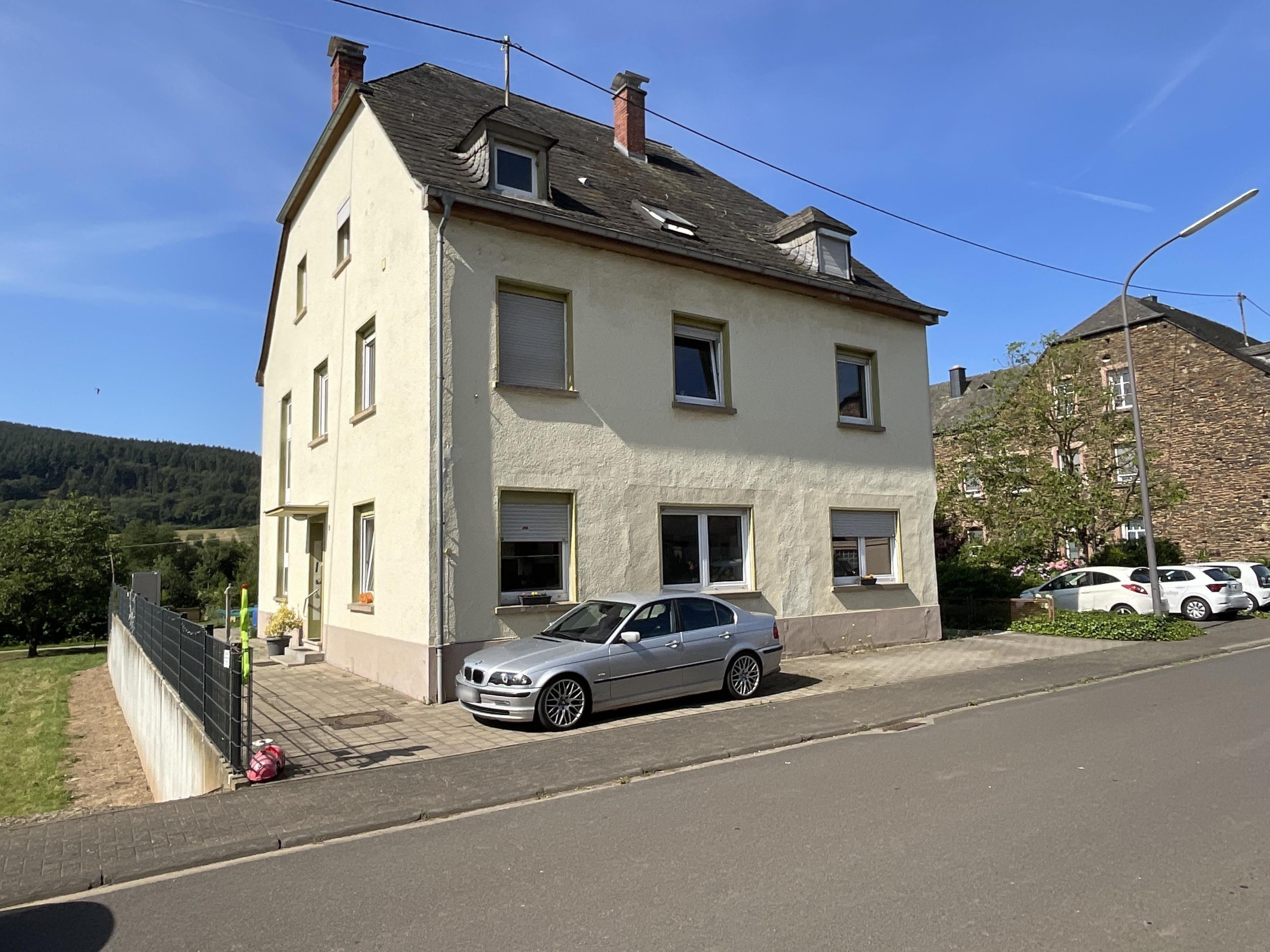 Mehrfamilienhaus zum Kauf 340.000 € 11 Zimmer 290 m²<br/>Wohnfläche 2.017 m²<br/>Grundstück ab sofort<br/>Verfügbarkeit Osann-Monzel 54518