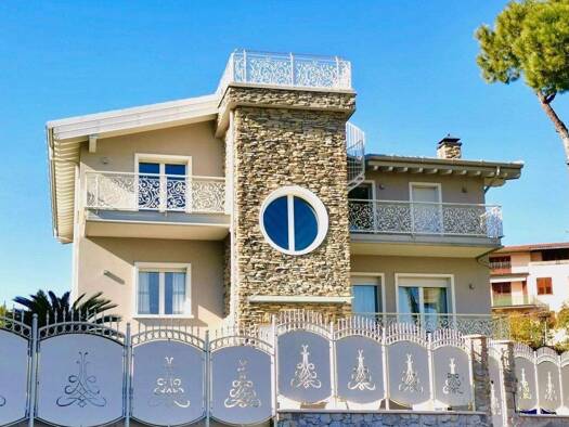 Haus zum Kauf 20 Zimmer 530 m² frei ab sofort Via Caporali Desenzano del Garda