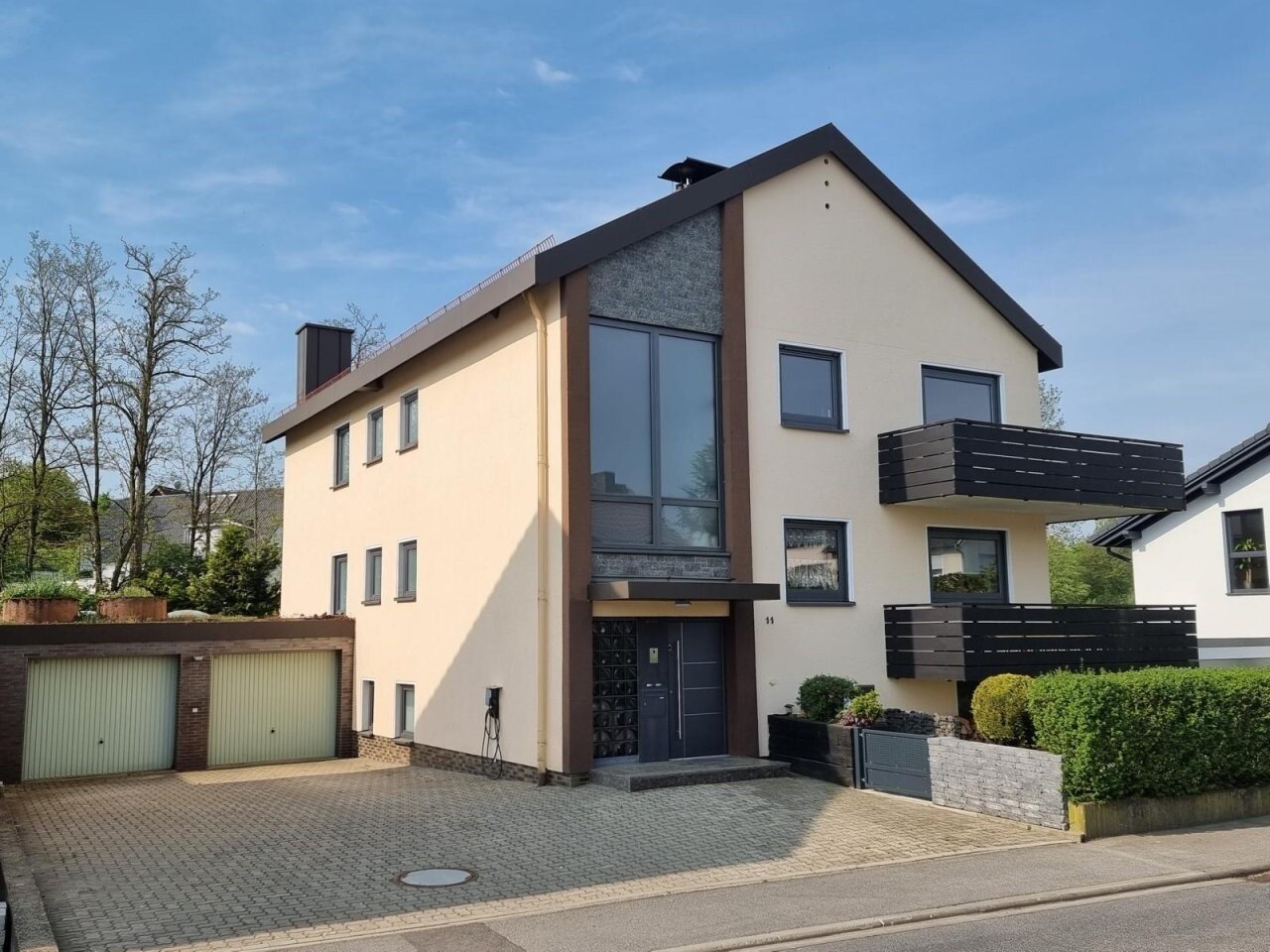 Mehrfamilienhaus zum Kauf 374.000 € 8 Zimmer 228 m²<br/>Wohnfläche 582 m²<br/>Grundstück Weidhausen Weidhausen 96279