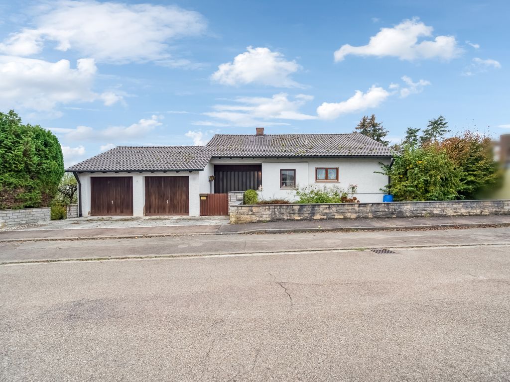 Mehrfamilienhaus zum Kauf 370.000 € 9 Zimmer 200 m²<br/>Wohnfläche 1.115 m²<br/>Grundstück 01.03.2026<br/>Verfügbarkeit Hainsfarth Hainsfarth 86744