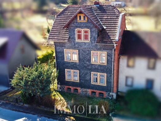 Haus zum Kauf 99.999 € 8 Zimmer 120 m² 323 m² Grundstück An der Hasel 30 Suhl 98527