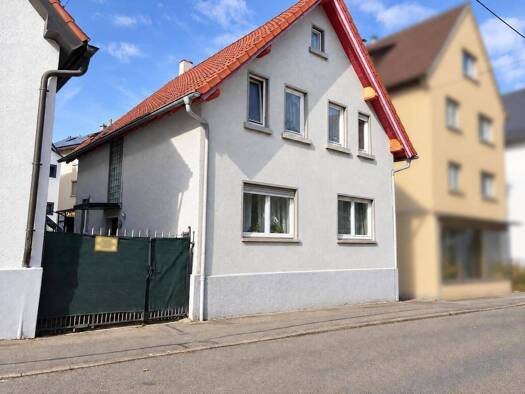 Haus zum Kauf provisionsfrei 480.000 € 8 Zimmer 120 m² 178 m² Grundstück Zuffenhausen Stuttgart 70435