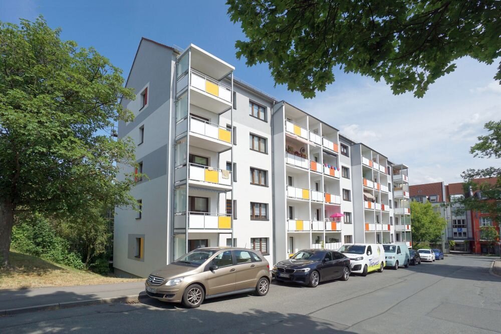 Wohnung zur Miete 301 € 3 Zimmer 57 m²<br/>Wohnfläche 2.<br/>Geschoss Marienstraße 6 Neundorfer Vorstadt Plauen 08527