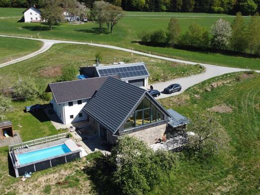 Einfamilienhaus zum Kauf 1.500.000 € 5 Zimmer 200 m² 11.777 m² Grundstück Greising Deggendorf 94469