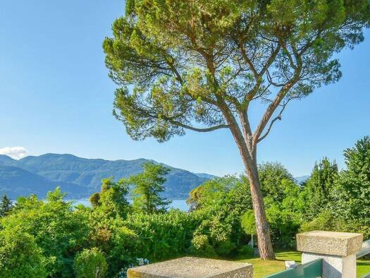 Haus zum Kauf 1.045.000 € 450 m² 2.700 m² Grundstück Brezzo di Bedero 21010