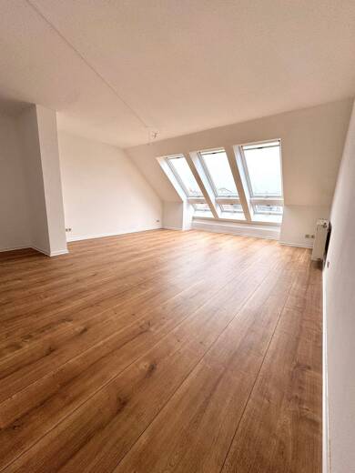 Wohnung zur Miete 575 € 4 Zimmer 106 m² Dachgeschoss, 3. Geschoss frei ab sofort Ronneburger-Str.10 Leumnitz Gera 07546