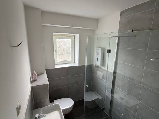Wohnung zur Miete 650 € 3 Zimmer 74 m² Geschoss 2/3 frei ab 01.10.2026 Lüttringhauser Straße 80 Ronsdorf Ronsdorf-Mitte / Nord 42369