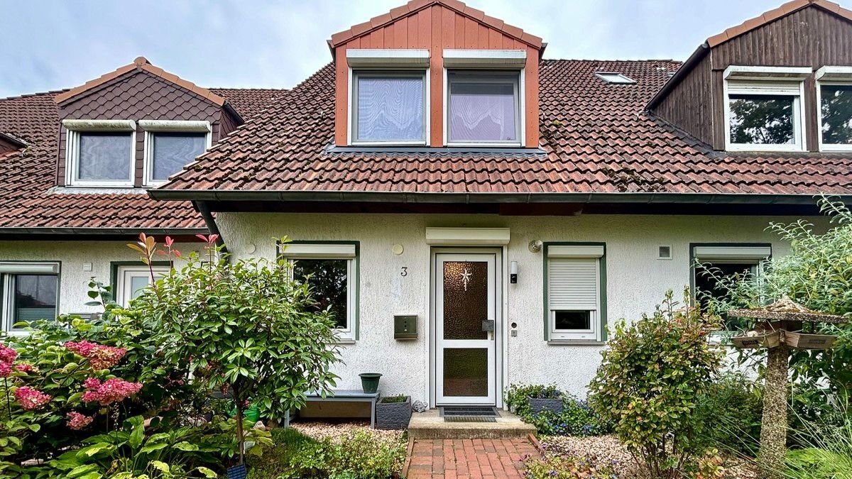 Reihenmittelhaus zum Kauf 299.000 € 4 Zimmer 114,6 m²<br/>Wohnfläche 1.544 m²<br/>Grundstück Bad Bramstedt 24576