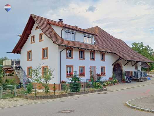 Bauernhaus zum Kauf 1.290.000 € 300,2 m² 4.998 m² Grundstück Adelhausen Rheinfelden (Baden) 79618