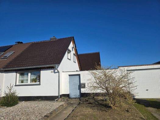 Doppelhaushälfte zum Kauf 140.000 € 5 Zimmer 110 m² 698 m² Grundstück Törten Dessau-Roßlau 06849