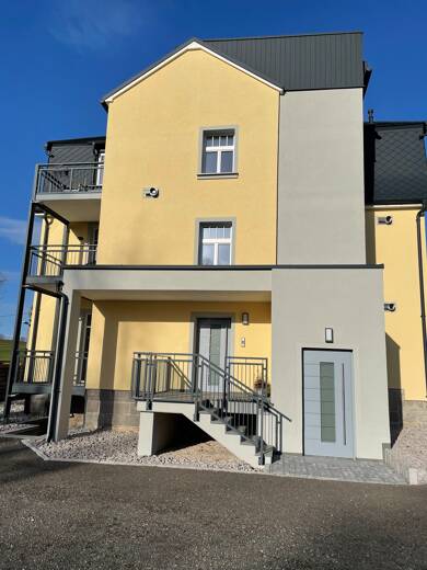 Wohnung zur Miete 890 € 3 Zimmer 92 m² Geschoss EG/2 frei ab sofort Wildenau Steinberg 08237