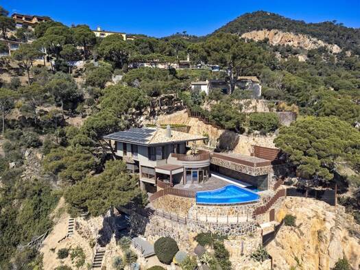 Einfamilienhaus zum Kauf 518 m² 2.134 m² Grundstück Sant Feliu de Guixols 0