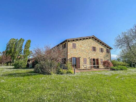 Bauernhaus zum Kauf 1.500.000 € 12 Zimmer 479 m² 10.000 m² Grundstück Panoramablick Amandola 63021