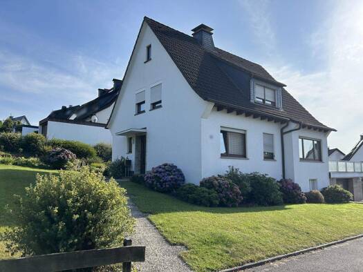 Einfamilienhaus zum Kauf 385.000 € 9 Zimmer 144 m² 937 m² Grundstück Attendorn 57439