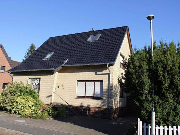 Einfamilienhaus zur Miete 1.800 € 7 Zimmer 145 m² 1.000 m² Grundstück Ledeburg Hannover 30419