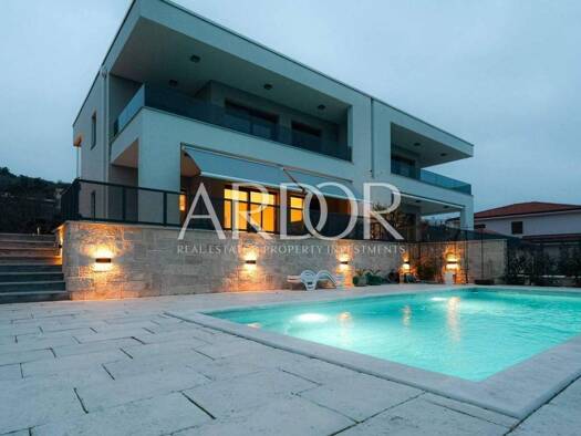 Haus zur Miete 3.500 € 4 Zimmer 220 m² Kostrena Kostrena