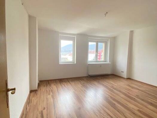 Wohnung zur Miete 450 € 4 Zimmer 95,3 m² Dachgeschoss, 4. Geschoss frei ab 01.09.2025 Robert-Berndt-Straße 8-10 Löbau 02708