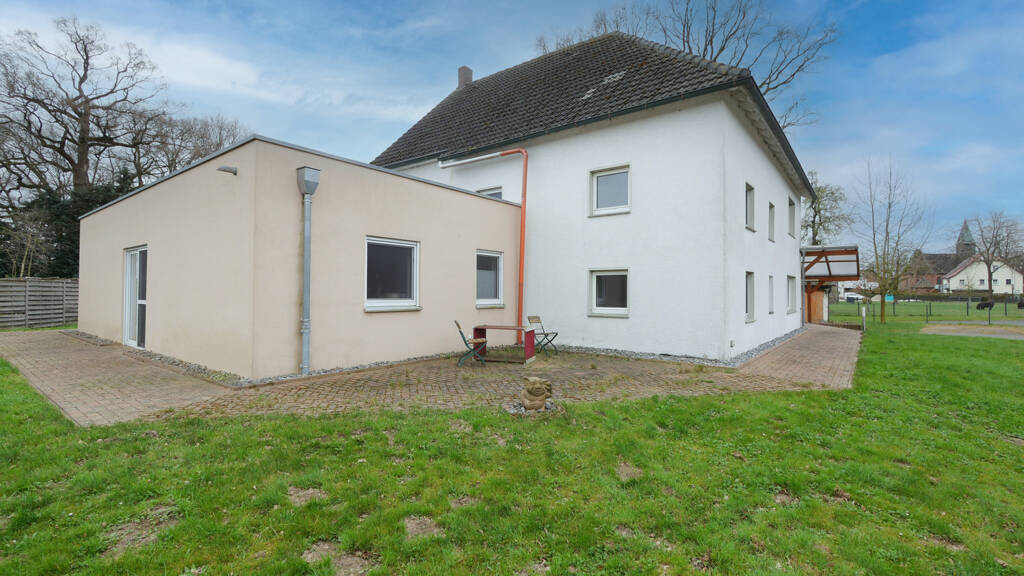 Einfamilienhaus zum Kauf 349.000 € 7 Zimmer 232 m² 1.301 m² Grundstück Lohe Lippstadt / Lohe 59556