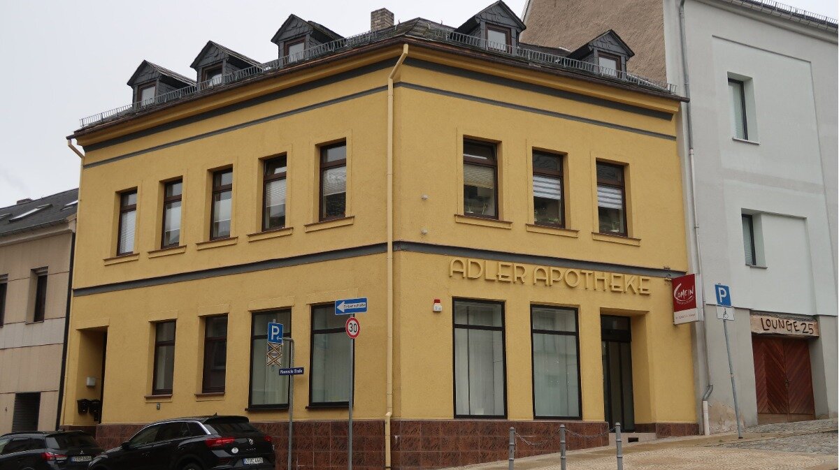 Mehrfamilienhaus zum Kauf 240.000 € 7 Zimmer 216 m²<br/>Wohnfläche 218 m²<br/>Grundstück Plauenschestrasse 2 Markneukirchen Markneukirchen 08258