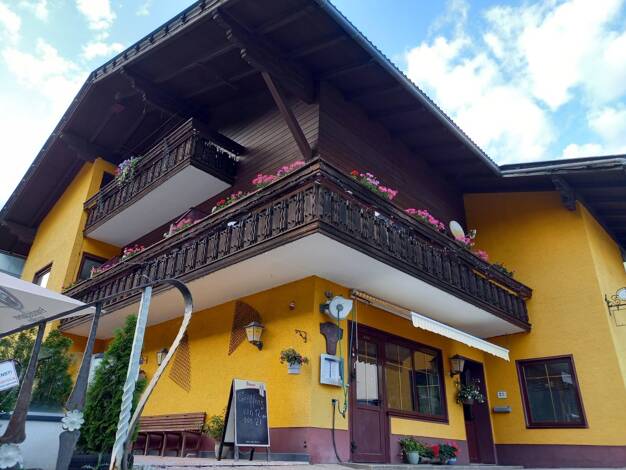 Hotel zum Kauf 485.000 € 15 Betten 127 m² Gastrofläche 825 m² Grundstück Großkirchheim 9843