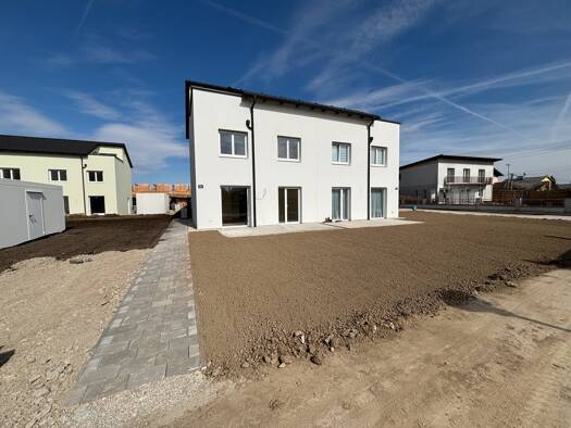Reihenmittelhaus zum Kauf - Erstbezug 436.238 € 6 Zimmer 128,1 m² 267,4 m² Grundstück Attnang-Puchheim 4800