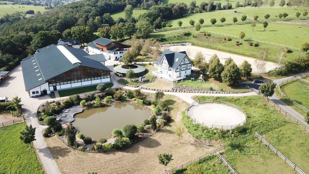 Reiterhof zum Kauf 8.400.000 ⏠270 mÂČ 200.000 mÂČ GrundstĂŒck Burbach 57299