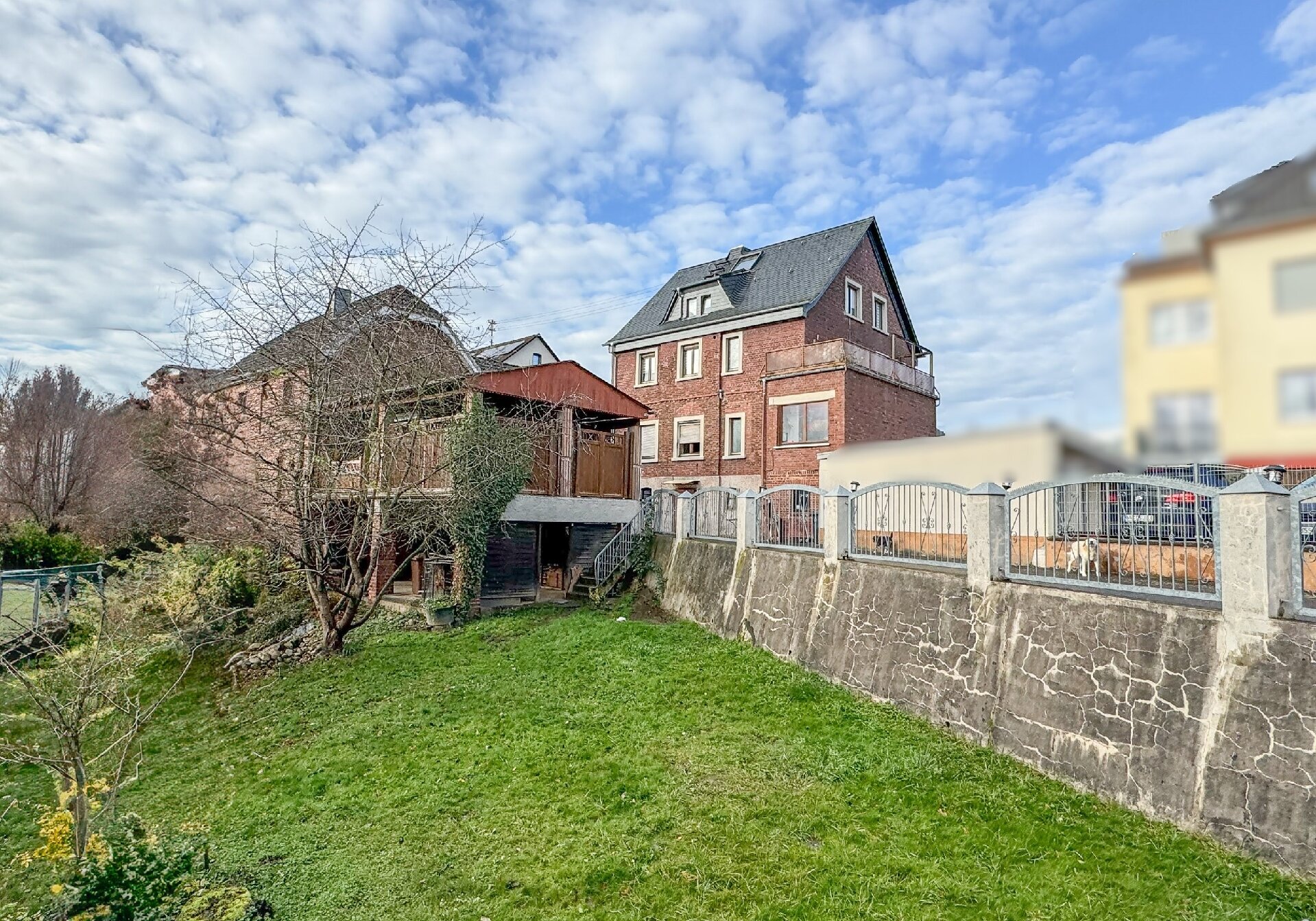 Mehrfamilienhaus zum Kauf 397.000 € 7 Zimmer 230 m²<br/>Wohnfläche 964 m²<br/>Grundstück Leuzbach Altenkirchen 57610