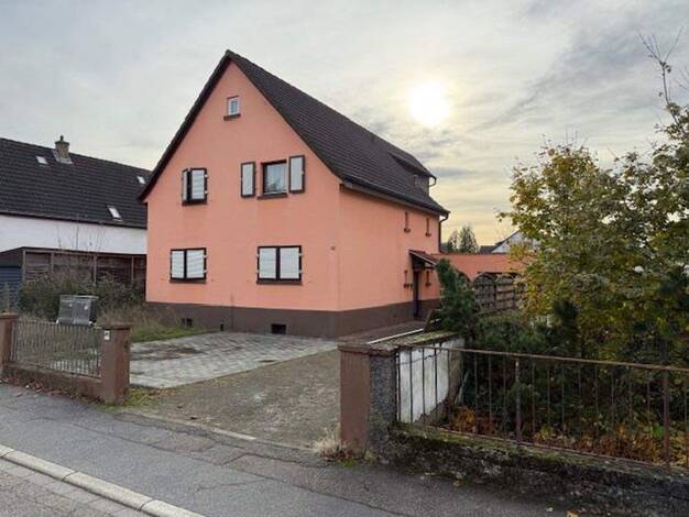 Mehrfamilienhaus zum Kauf provisionsfrei 670.000 € 6 Zimmer 195 m² 956 m² Grundstück Rheintalstraße 12 Schwetzingen 68723