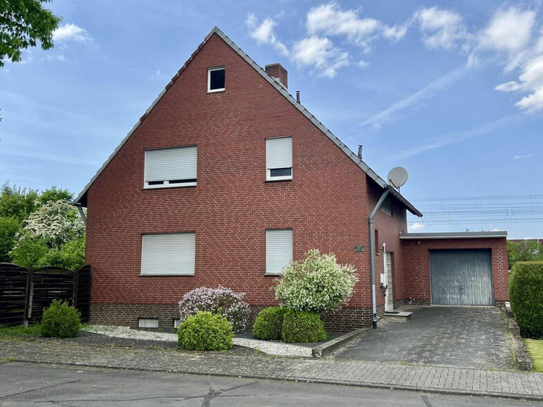 Einfamilienhaus zum Kauf provisionsfrei 380.000 € 7 Zimmer 140 m² 793 m² Grundstück Buir Kerpen 50170