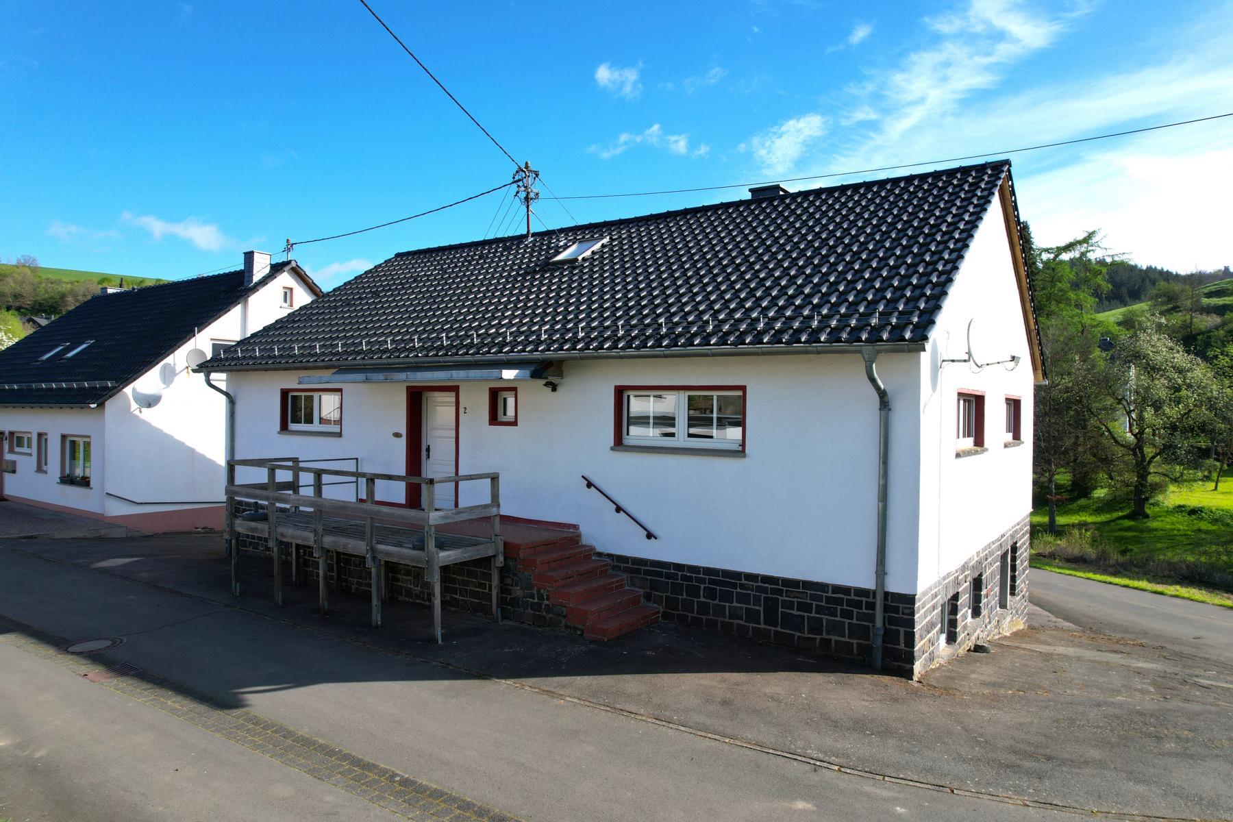 Einfamilienhaus zum Kauf 220.000 € 9 Zimmer 290 m²<br/>Wohnfläche 416 m²<br/>Grundstück Rockeskyll 54570