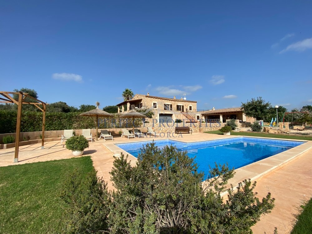 Finca zur Miete 4.000 € 190 m²<br/>Wohnfläche 15.000 m²<br/>Grundstück ab sofort<br/>Verfügbarkeit Sant Llorenç des Cardassar 07530