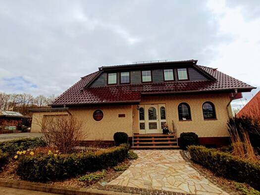 Einfamilienhaus zur Miete 1.800 € 8,5 Zimmer 218 m² 956 m² Grundstück frei ab 01.03.2026 Willi-Döring-Straße 36 Gieboldehausen 37434