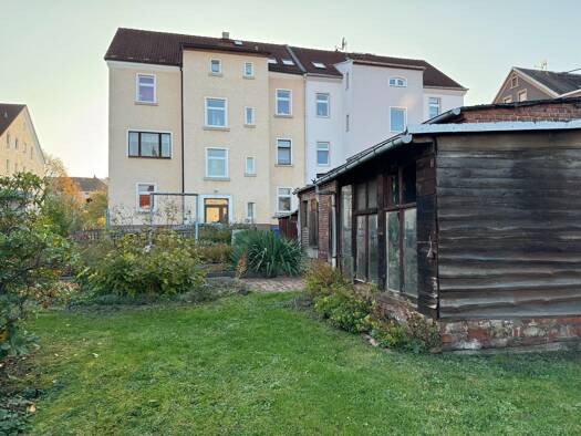 Mehrfamilienhaus zum Kauf 195.000 € 10 Zimmer 300 m² 695 m² Grundstück Eduard-Soermus-Straße 64 Niederplanitz Zwickau 08062