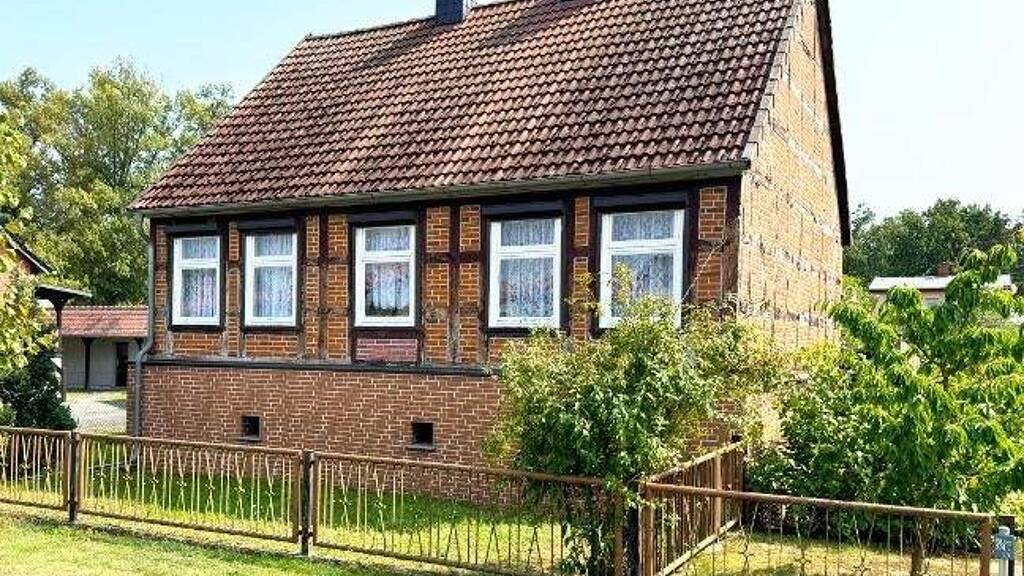 Haus zum Kauf 81.000 € 4 Zimmer 73 m² 1.131 m² Grundstück Seehausen Aland 39615