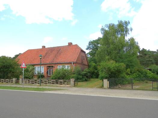 Einfamilienhaus zum Kauf 148.000 € 5 Zimmer 127 m² 1.945 m² Grundstück frei ab sofort Pinnau Amt Neuhaus 19273