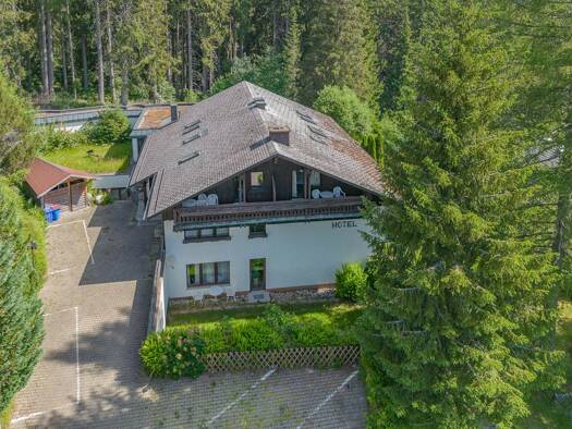 Hotel zum Kauf 599.000 € 32 Zimmer 3.957 m² Grundstück Schönwald im Schwarzwald 78141