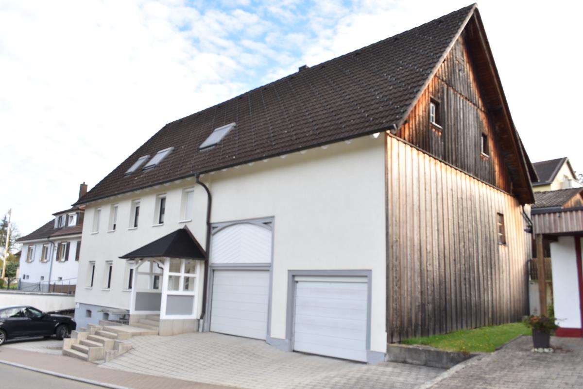 Mehrfamilienhaus zum Kauf als Kapitalanlage geeignet 387.000 € 8 Zimmer 250 m²<br/>Wohnfläche 976 m²<br/>Grundstück Niedereschach Niedereschach 78078