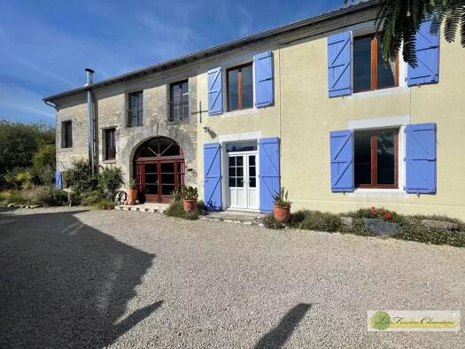 Haus zum Kauf 262.000 € 214 m² 1.214 m² Grundstück Aigre 16140